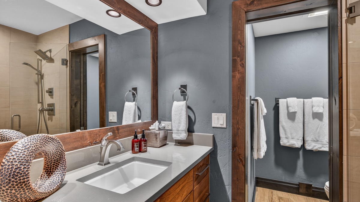 Bedroom 5, Lower Level - Ensuite with single vanity