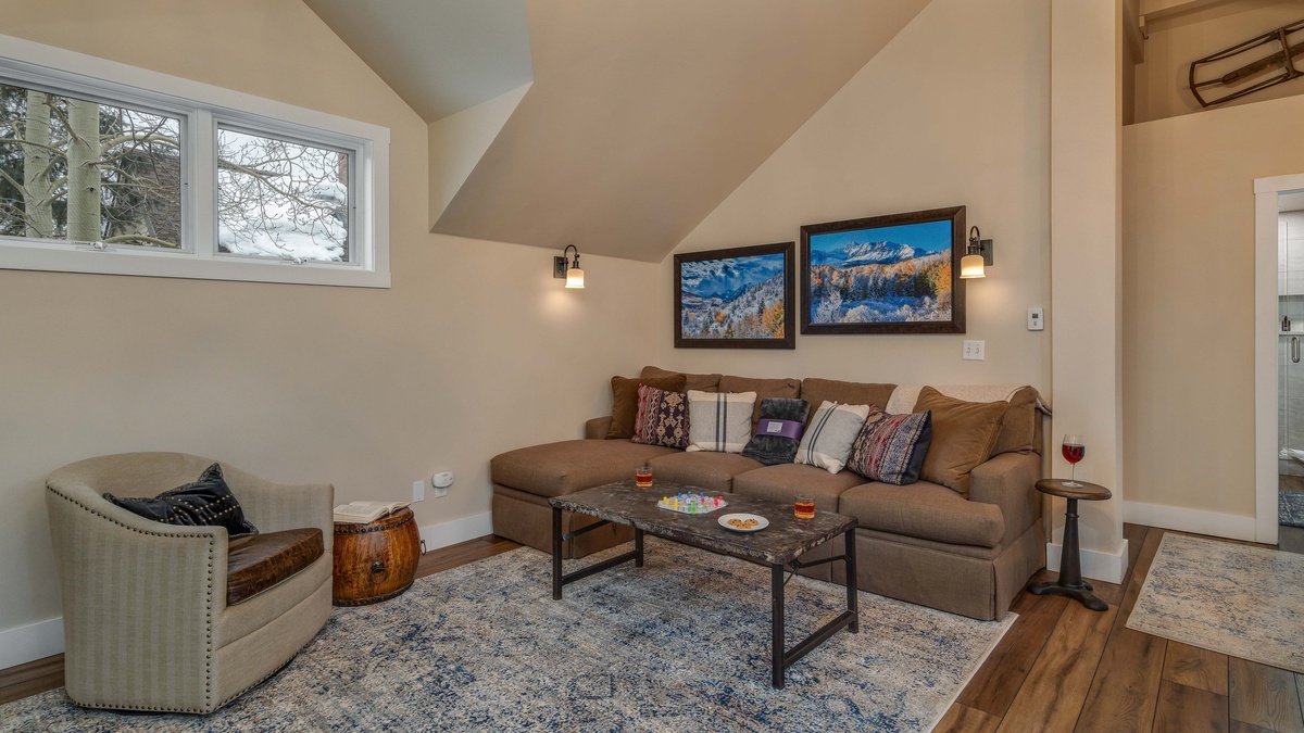 Bedroom 6, Carriage House, Upper Level - Carriage house: sitting area with queen sleeper sofa