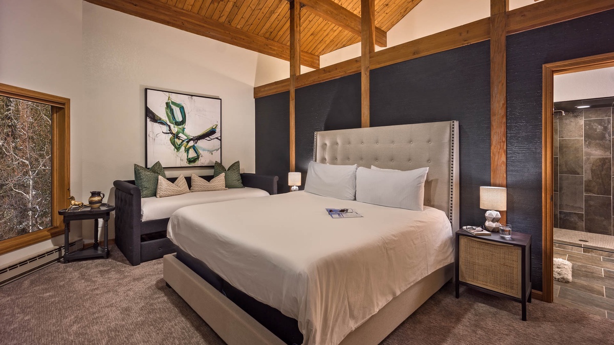 Glacier Lodge West - primary suite