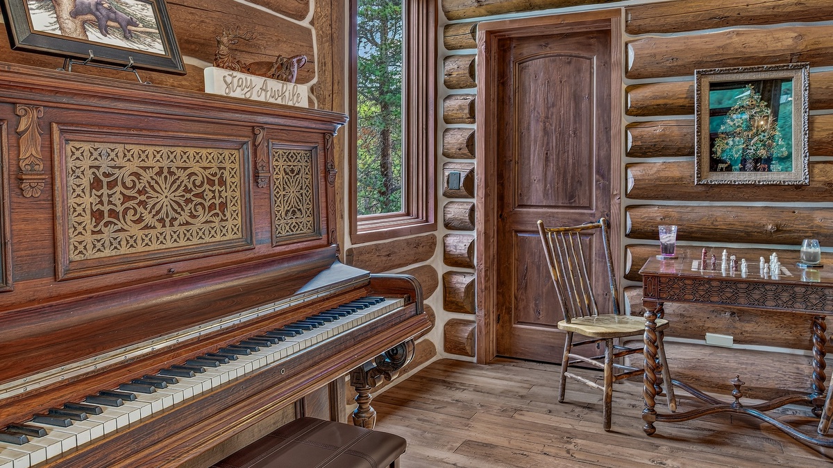 Piano played by Doc Holiday