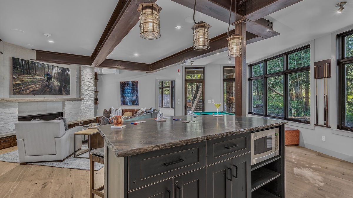 Wet Bar, Lower Level - Bar counter with sink