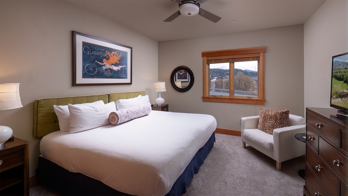 Lower level suite with king or two twins