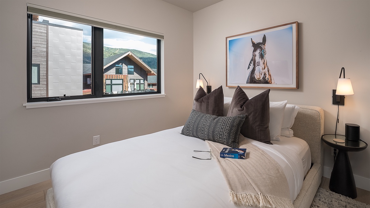 Bedroom 3, Upper Level - Queen suite