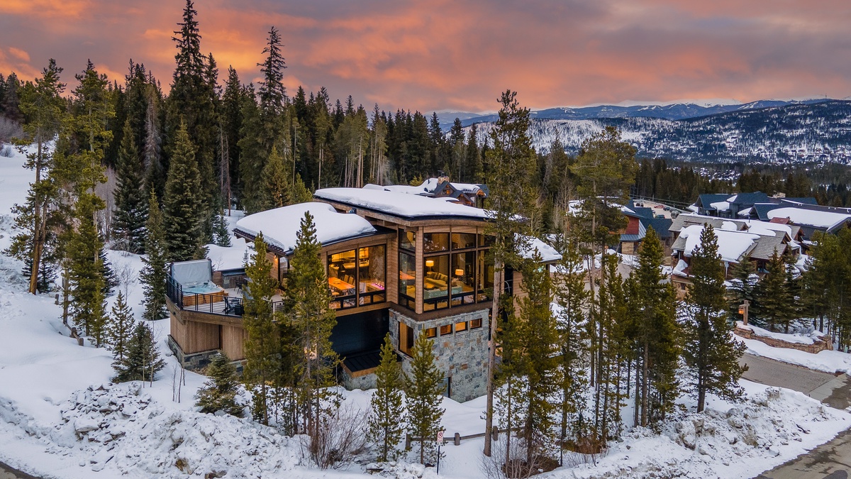 The Bear's Den aerial