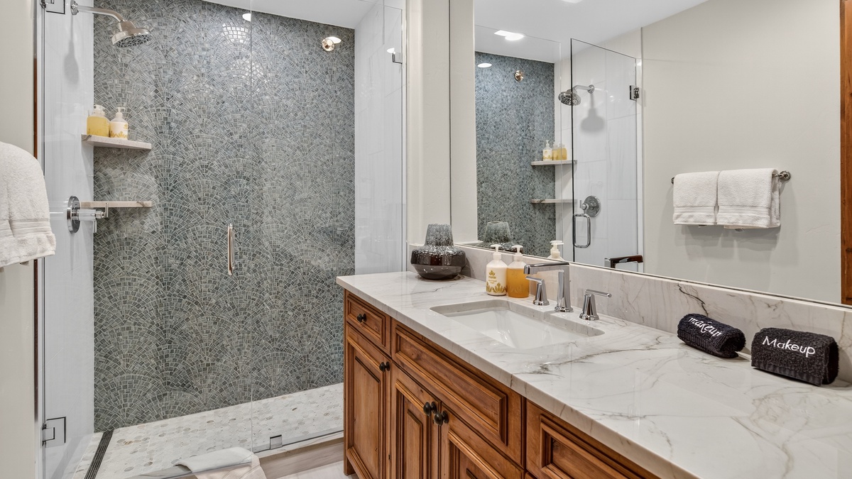 Bedroom 4, Lower Level - Twin ensuite