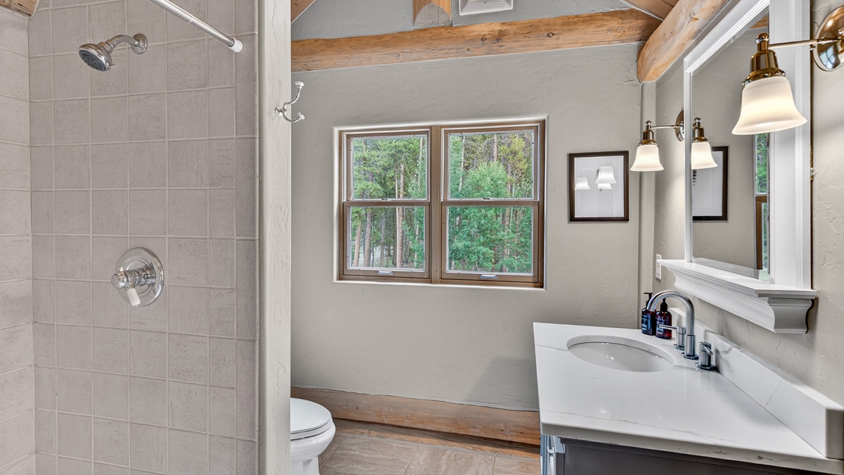 Bedroom 2, Upper Level - ensuite