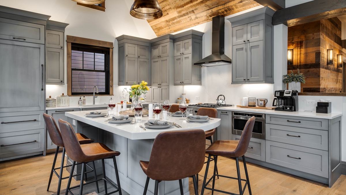 Kitchen with seating for 6 at the island