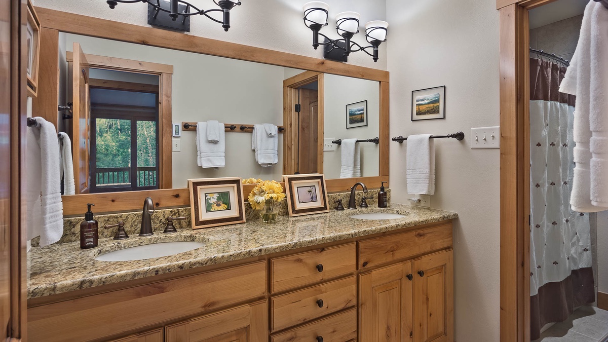 Hall Bathroom, Lower Level - Shared bathroom adjacent to bedrooms 3 & 4