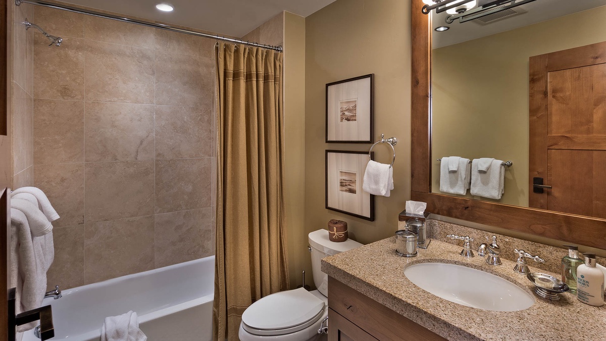 Shared Bathroom, Main Level - Hall bath adjacent to Bedroom 4