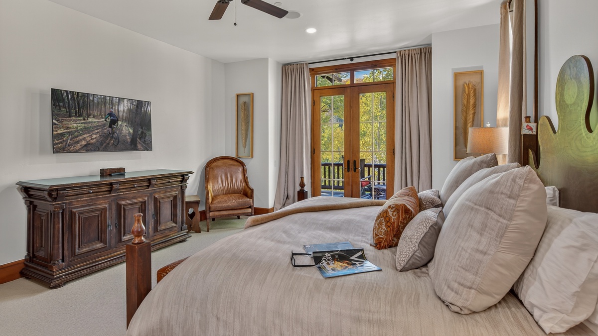 Bedroom 1, Main Level - King suite