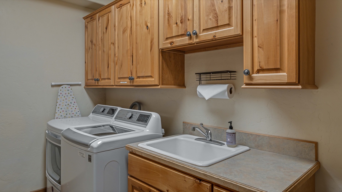 Laundry room / mudroom on main level