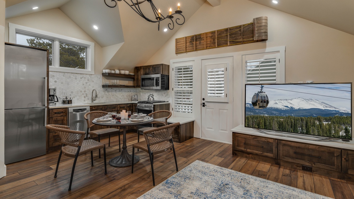 Carriage house: kitchen/living area