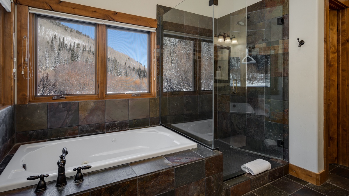 Bedroom 1, Main Level - Primary ensuite