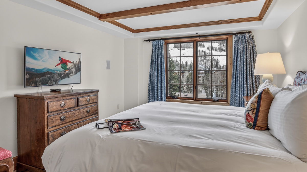 Bedroom 1, Main Level - King suite