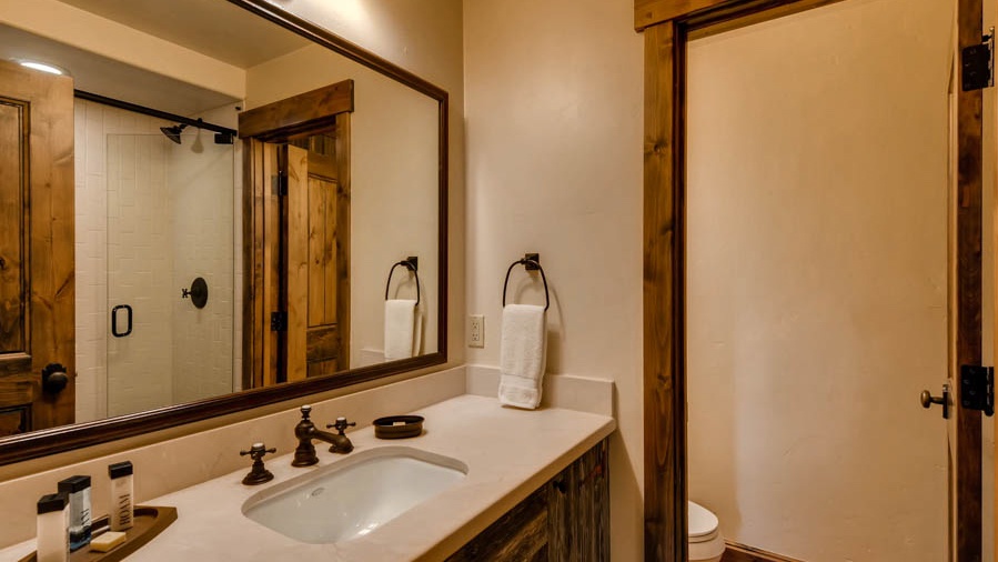 Bedroom 2, Lower Level - ensuite