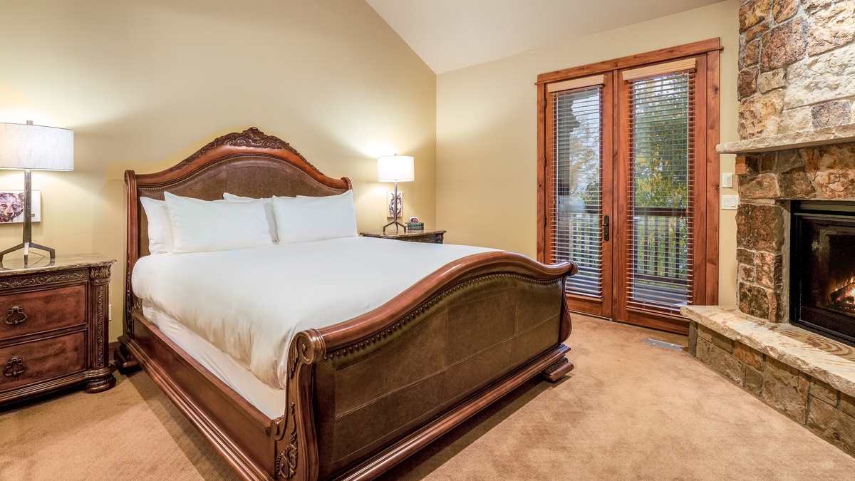 Bedroom 1, Upper Level - Primary king suite