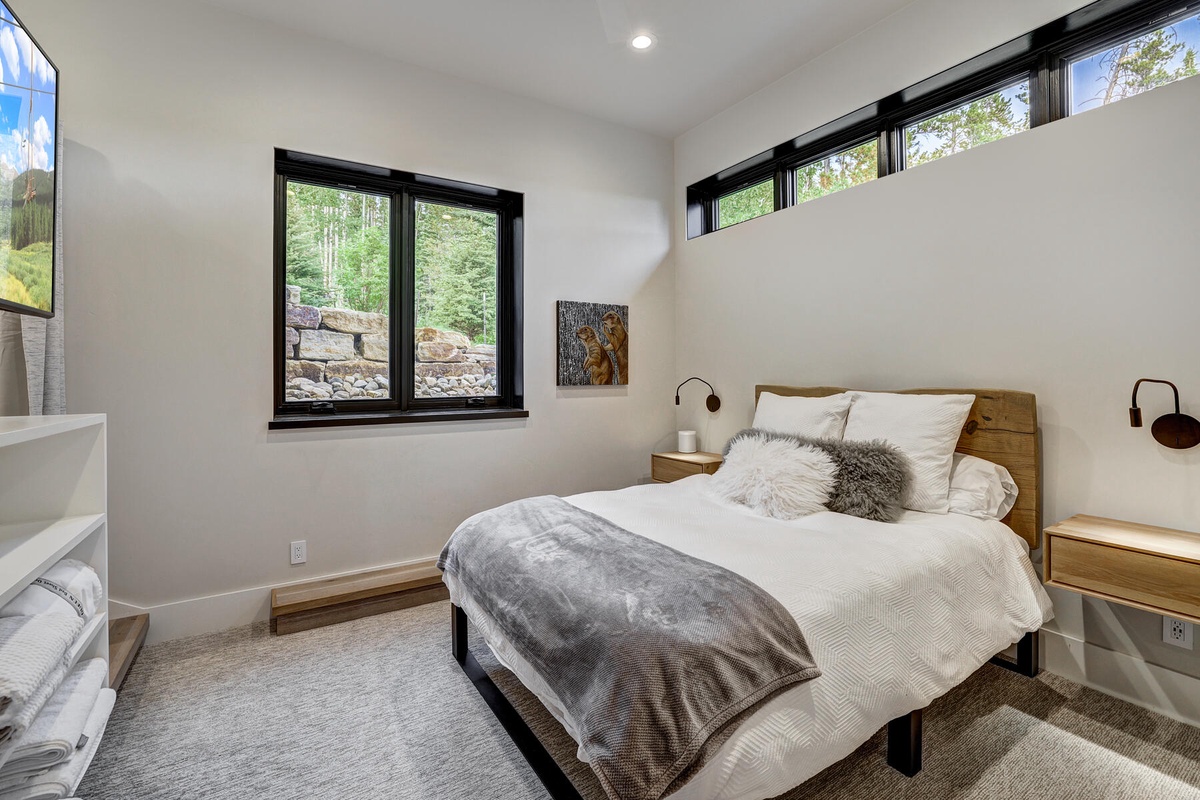 Bedroom 4, Lower Level Queen