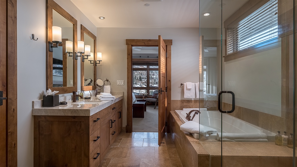 Bedroom 1, Main Level - Primary ensuite