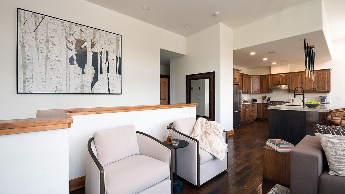Great Room, Main Level - Seating nook beside kitchen