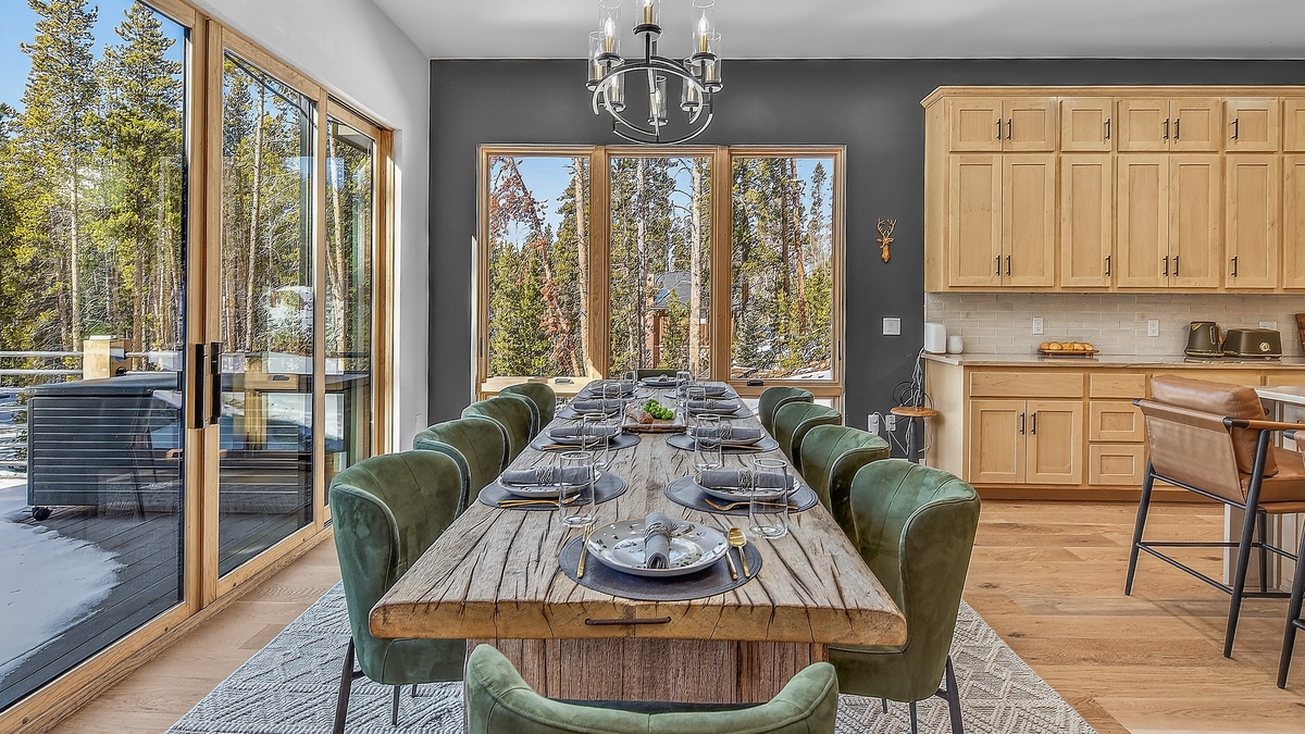 Dining Area, Main Level - Spacious table seating for 10