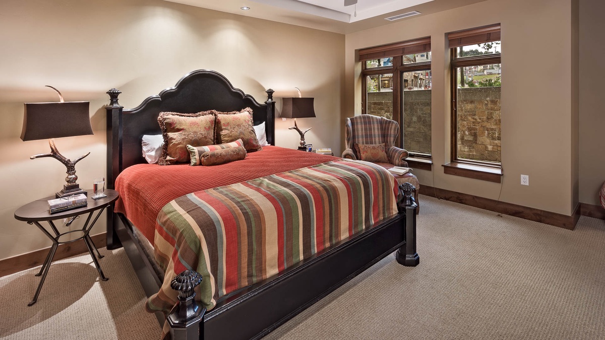 Bedroom 1, Main Level - Primary king suite