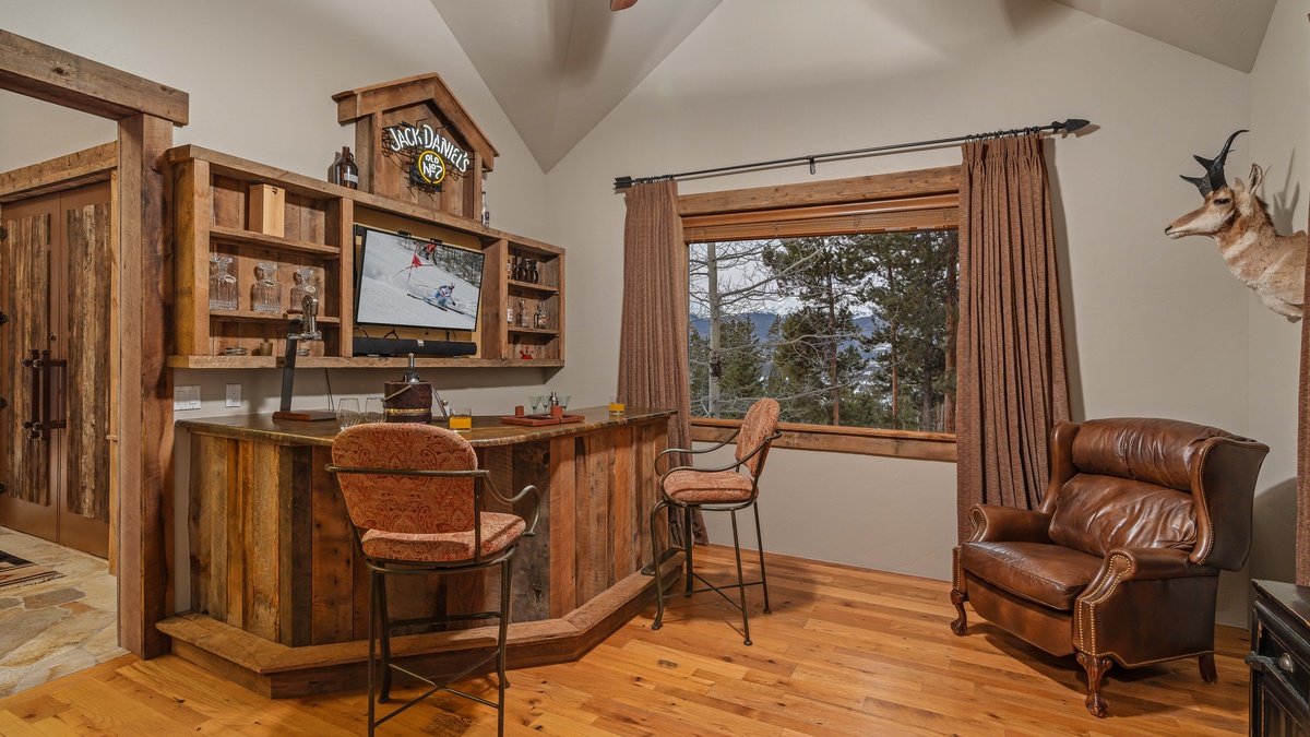 Bar Lounge, Main Level