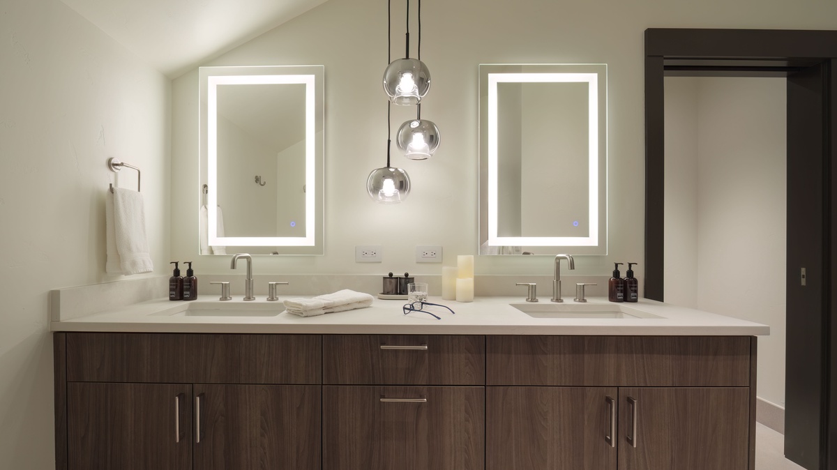 Shared Bathroom, Upper Level - Jack and Jill bathroom between Bedrooms 2 and 3