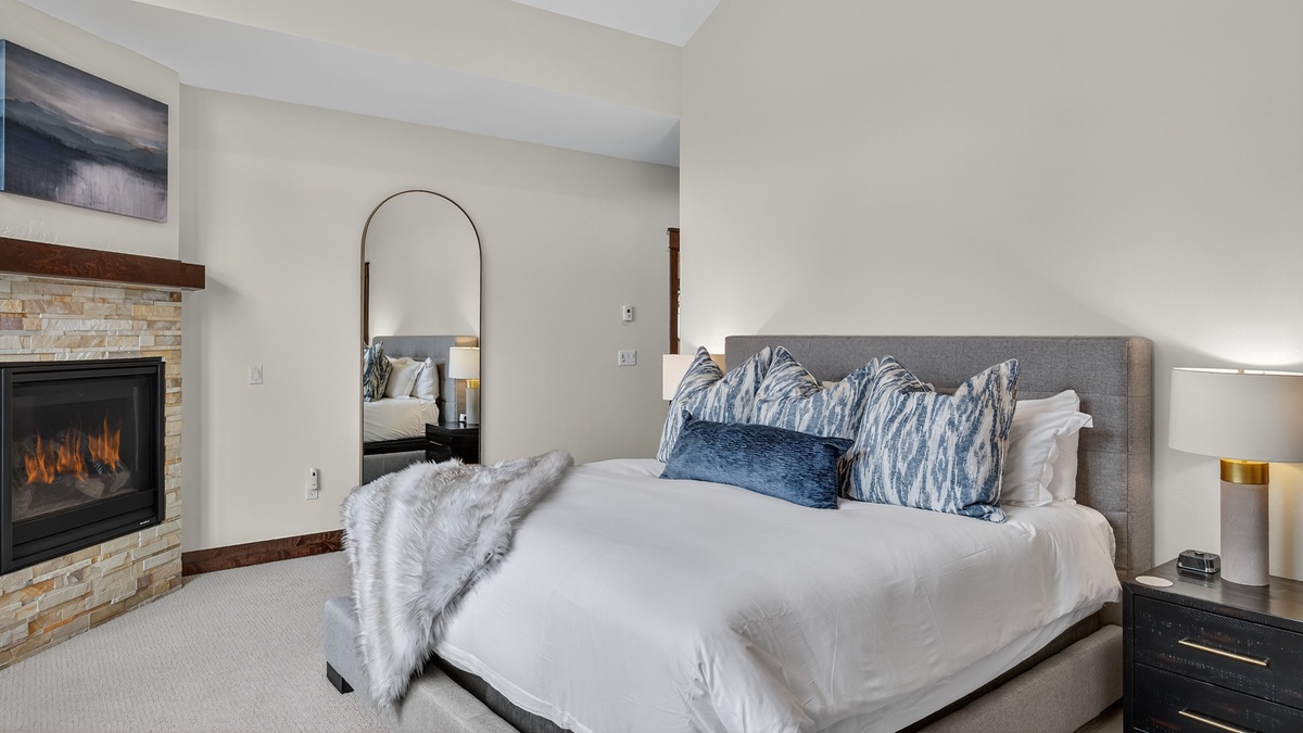 Bedroom 1, Main Level - King suite