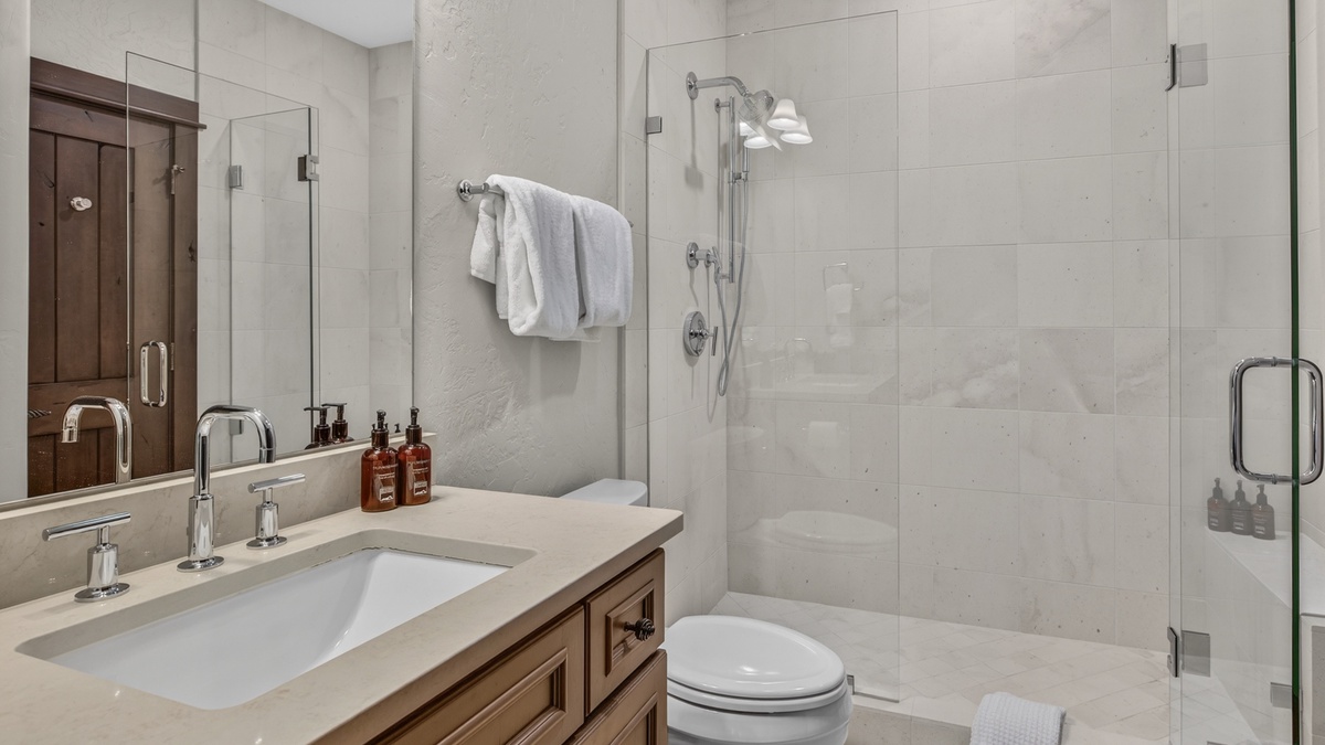 Shared bath on the guest apartment (3rd) level