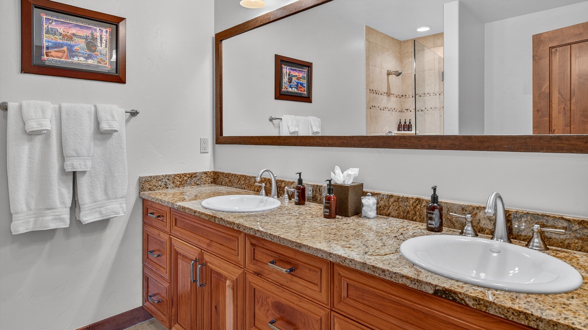 Bedroom 2, Main Level - Shared bathroom