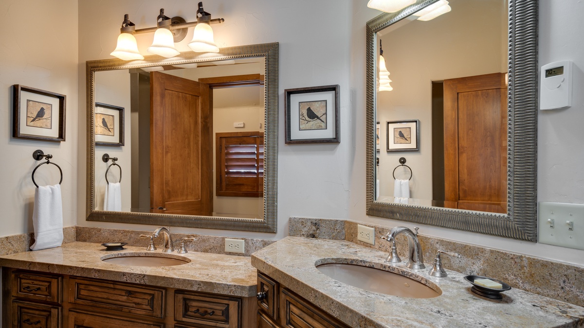 Bedroom 4, Upper Level - King suite on upper level ensuite