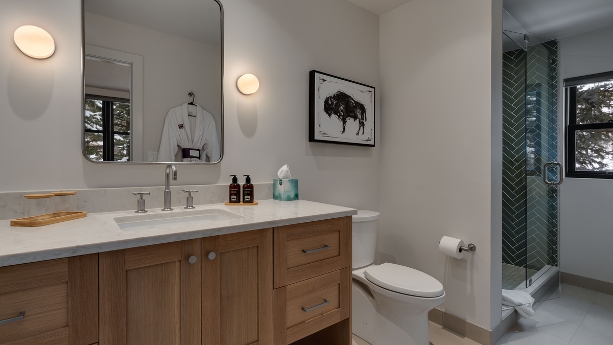 Bedroom 3, Upper Level - Queen suite on upper level ensuite