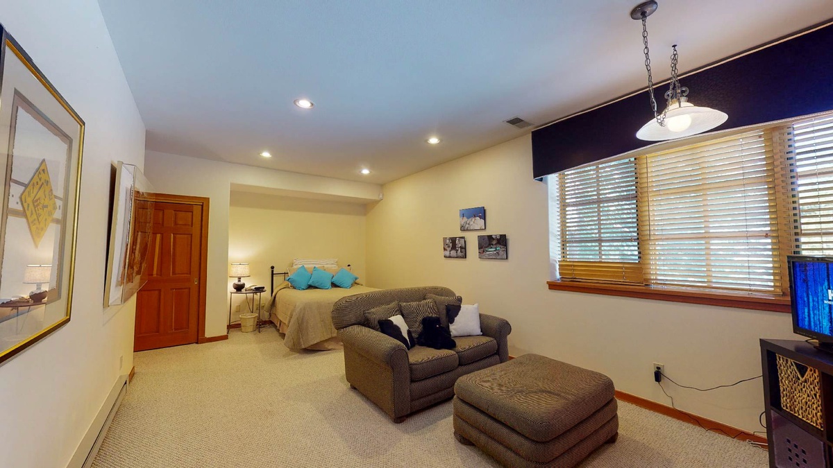 Bedroom 5, Lower Level - Lower level Queen Bedroom