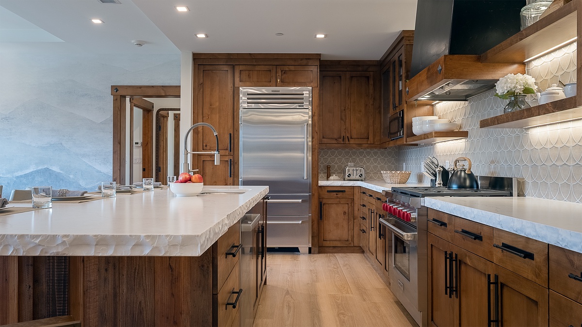 Kitchen, Main Level - Range with surrounding cabinetry