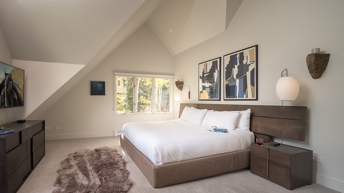 Bedroom 1, Upper Level - Primary King suite