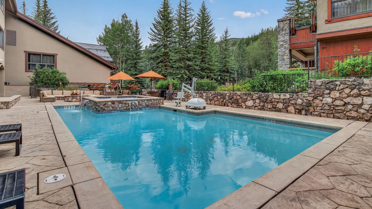 Osprey Hotel Community Amenities Available for Elk Track: Community pool and hot tub