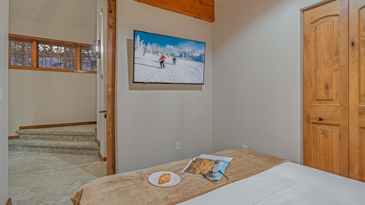 Bedroom 5, Upper Level - Queen suite 2 on upper level with new TV