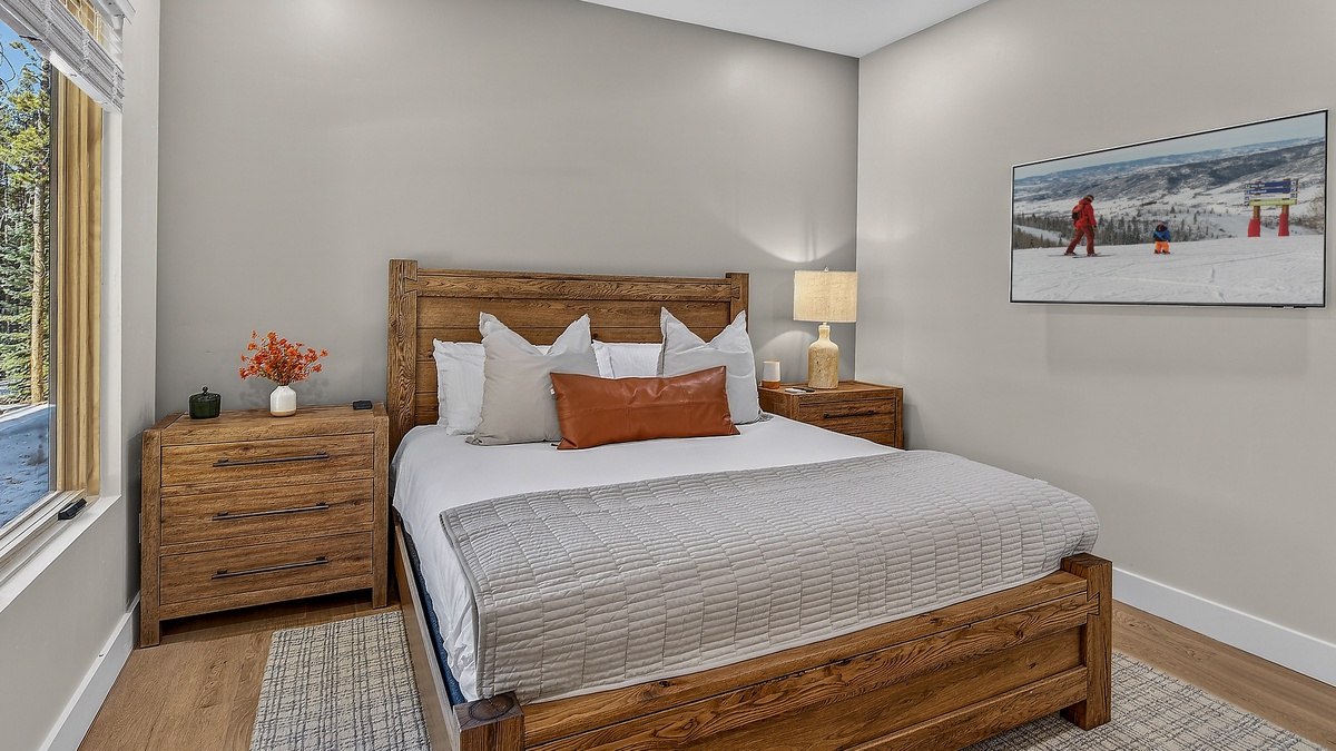 Bedroom 2, Lower Level - King bed