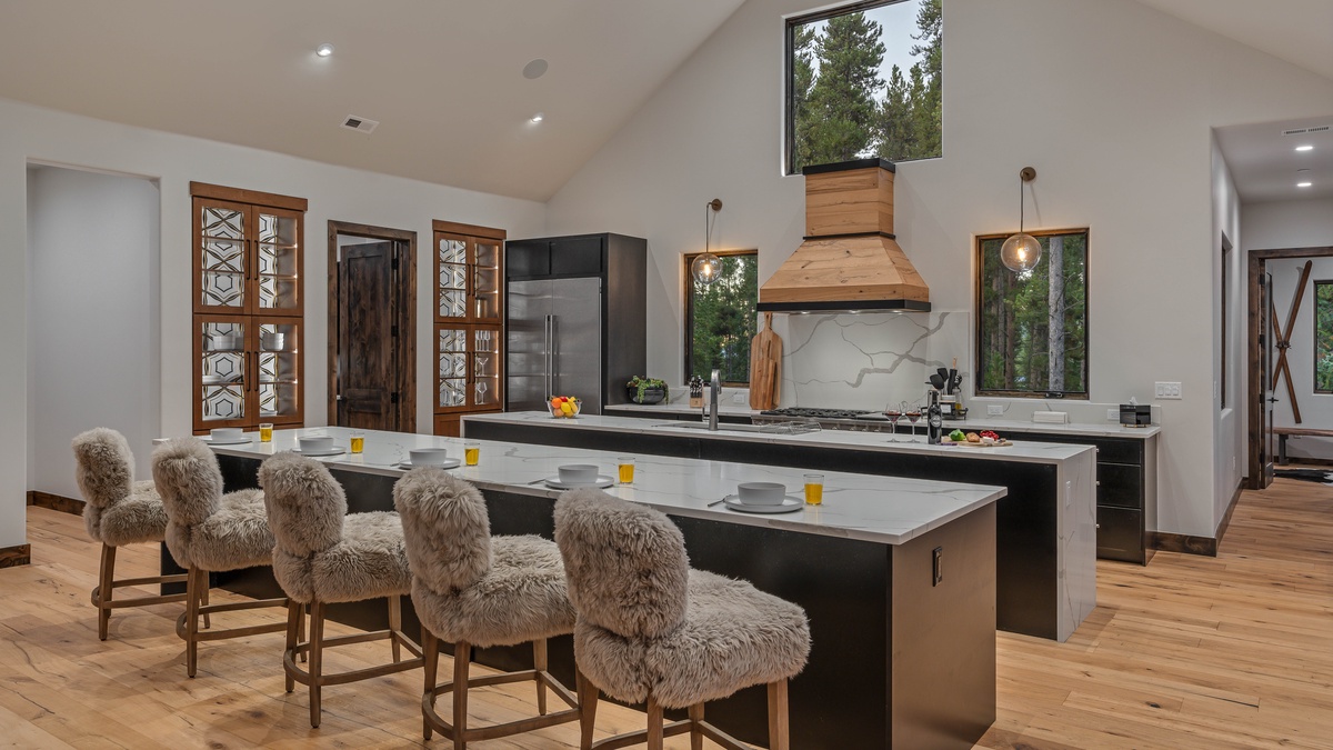 Spacious, gourmet kitchen with cozy breakfast bar seating