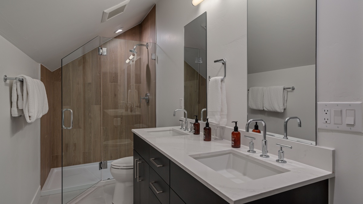 Bedroom 2, Upper Level, Uptown House - Bunkroom ensuite