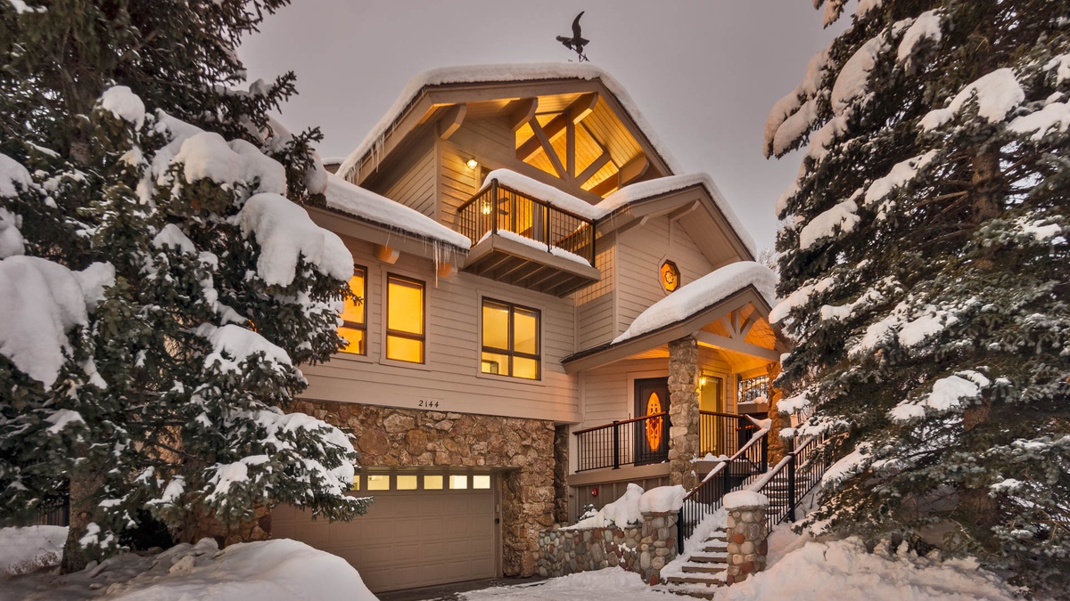 Glacier Lodge East - Exterior