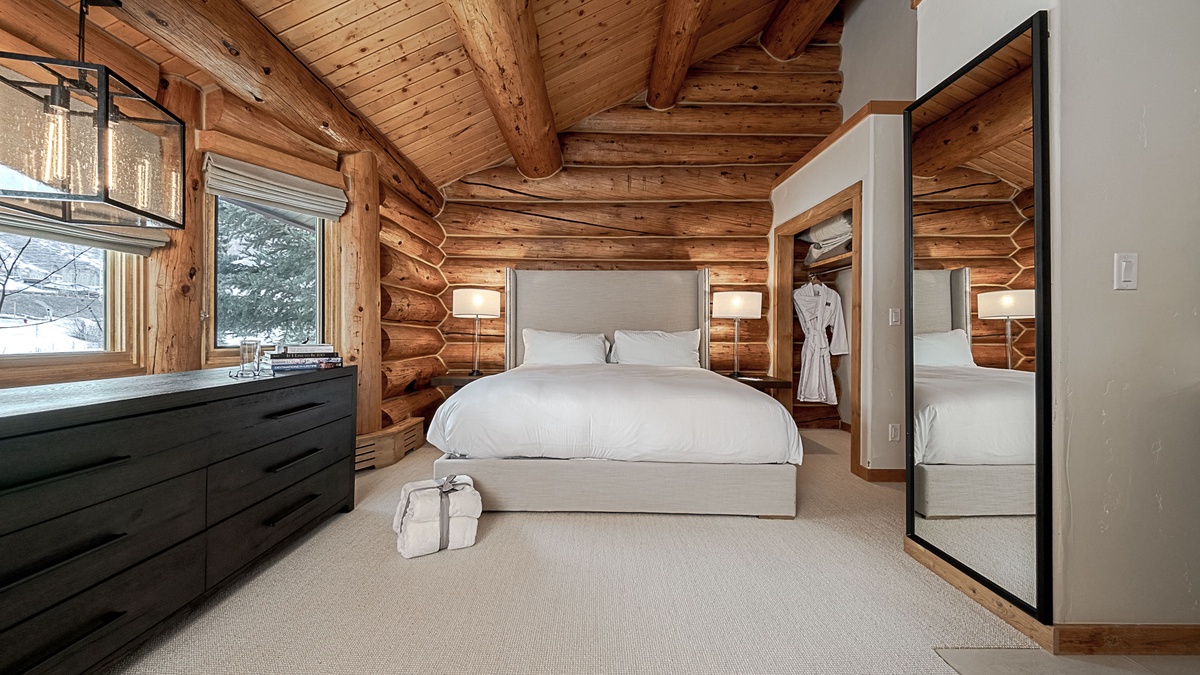 Bedroom 6, Upper Level - Nutmeg King suite