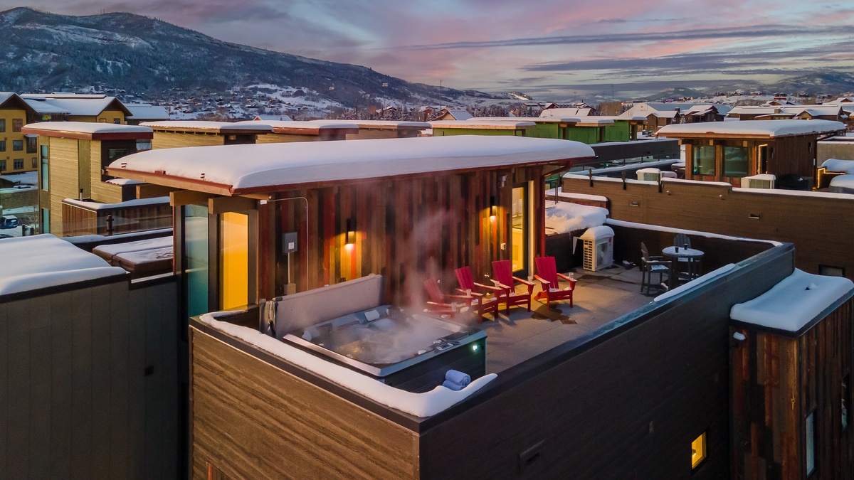 Deck, Rooftop Level - With hot tub