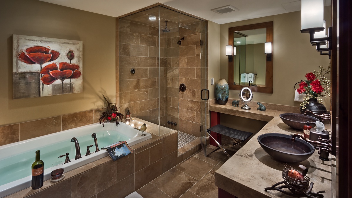 Bedroom 1, Main Level - Primary ensuite