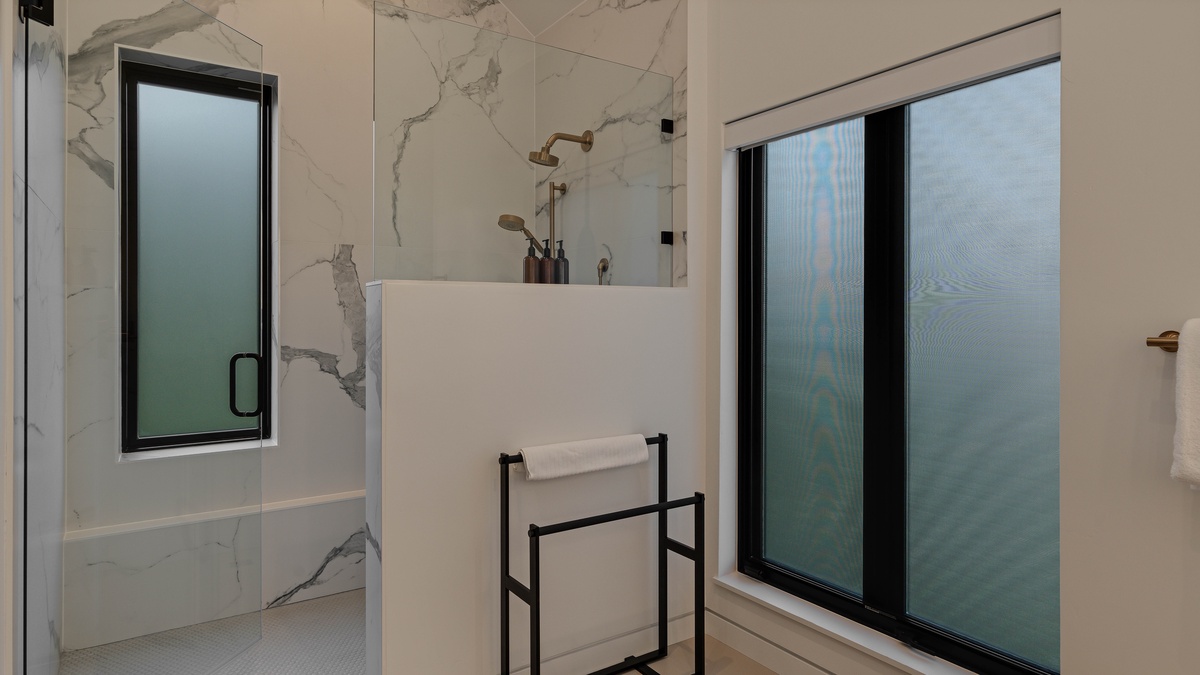 Bedroom 1, Upper Level - Primary ensuite