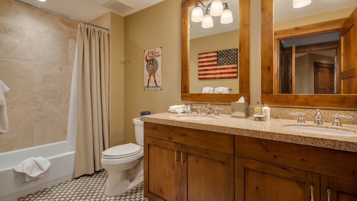 Bedroom 2, Main Level - Ensuite