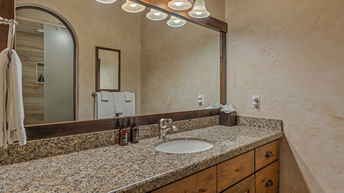 Bedroom 3, Upper Level - King ensuite 3, upper level