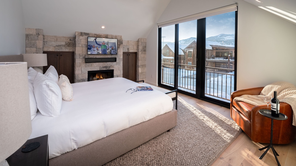 Bedroom 1, Upper Level - Primary king suite