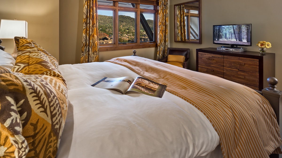 Bedroom 2, Main Level - King suite