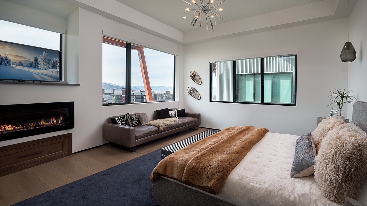 Bedroom 1, Main Level - Primary king bedroom